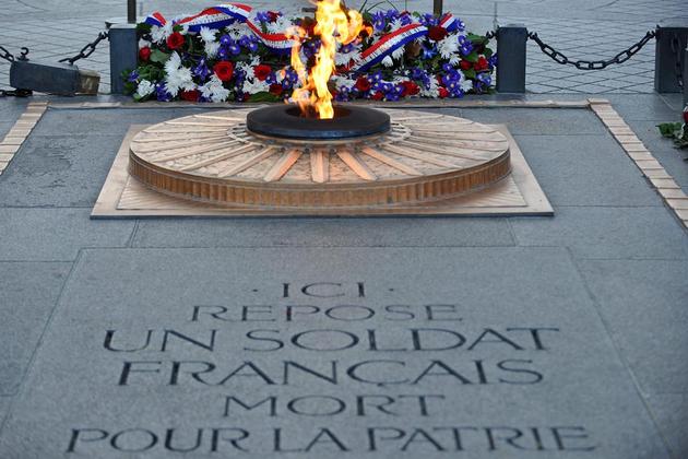 La tombe du soldat inconnu, sous l'Arc de Triomphe