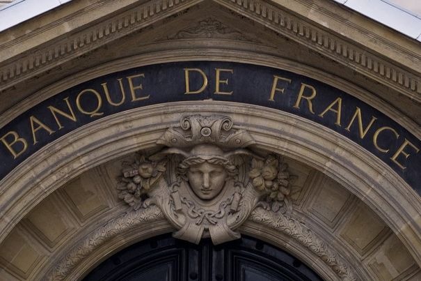 Tous les mois, la Banque de France rend publique un rapport sur l'encours des crédits.