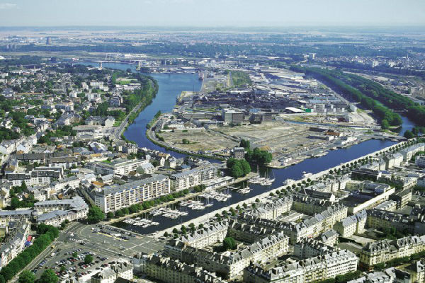 Vue aérienne du port de Caen