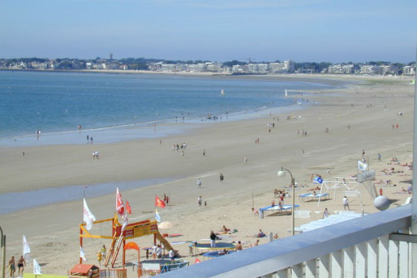 Vue aérienne de la grande plage de La Baule