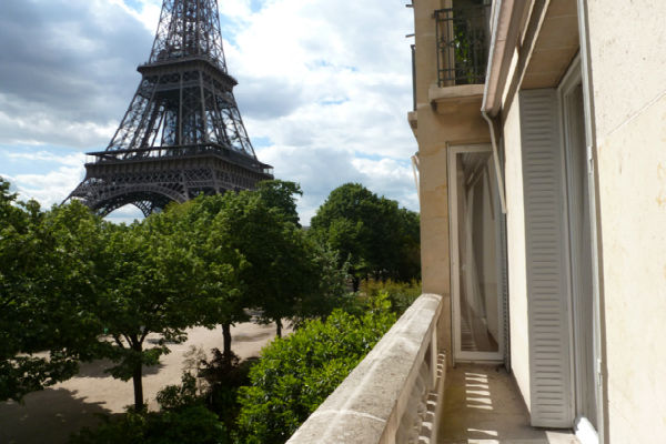 Appartement avec vue sur la tour Eiffel
