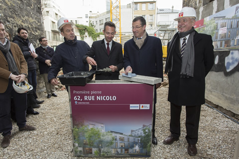 Inauguration de la construction d'un immeuble de logements sociaux