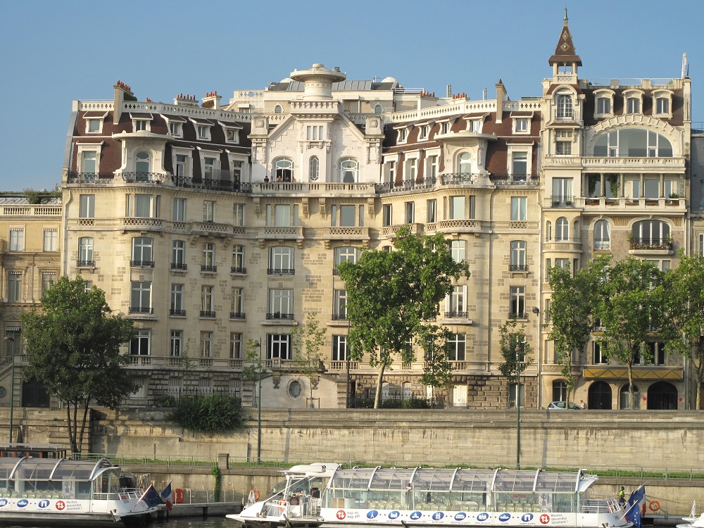 Immeubles de luxe, quai Anatole France, Paris