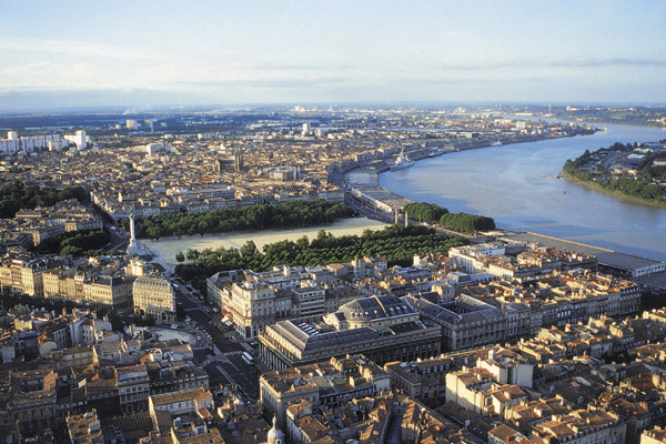 Vue aérienne du centre historique de Bordeaux