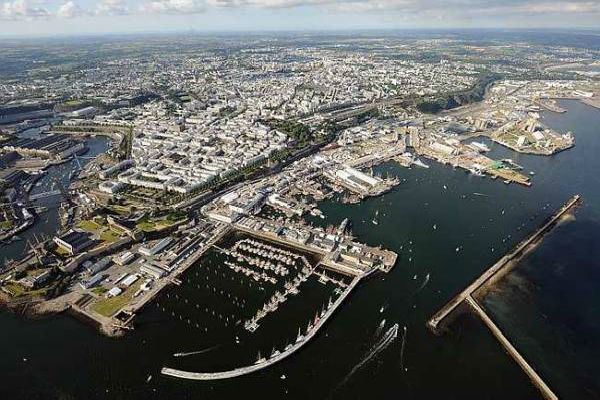 Vue aérienne du port de Brest