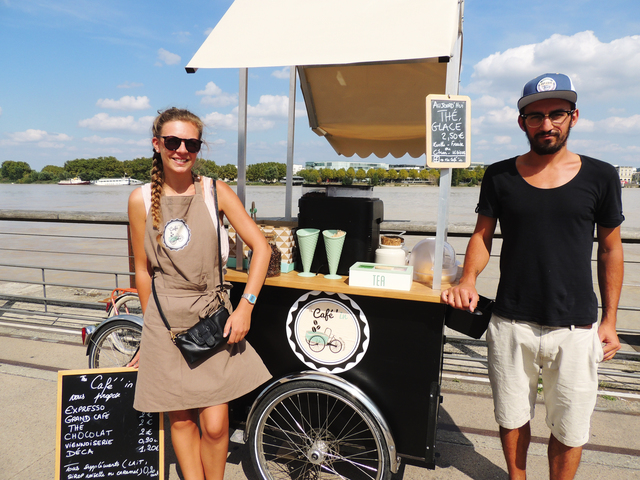 Et voici à quoi ressemble un café à roulettes.