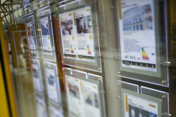 Vitrine d'une agence immobilière