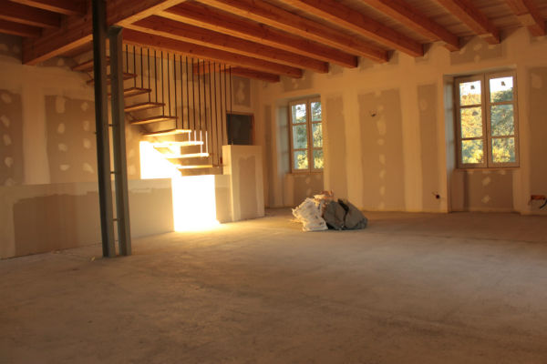 Intérieur d'une maison en travaux