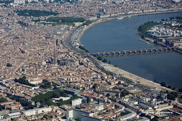 Vue aérienne de la Garonne, à Bordeaux