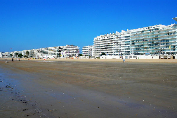 Vue des immeubles qui bordent de la plage de La Baule