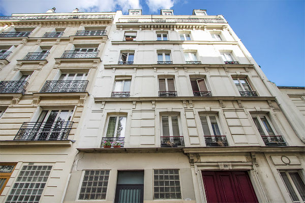 Facade d'appartements parisiens dans le 19e