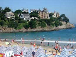 Le prix des belles maisons de Dinard est devenu raisonnable.