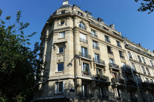 Vu sur une façade haussmannien, Paris